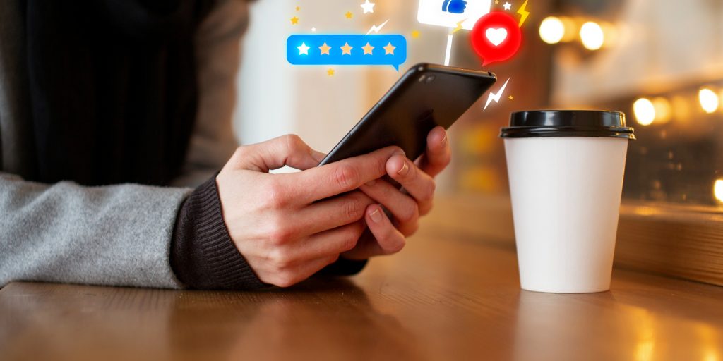 Αρνητικές κριτικές στη Google: τι πρέπει να κάνω και πώς τις σβήνω το 2026